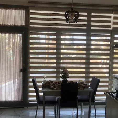 Lara Denize 900 Metre Havuzlu 1+1 Ozel Muthis Lokasyon Ev