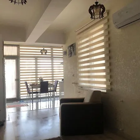 Lara Denize 900 Metre Havuzlu 1+1 Ozel Muthis Lokasyon Ev