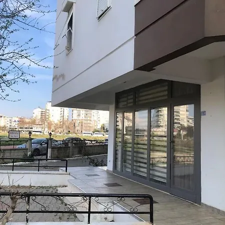Lara Denize 900 Metre Havuzlu 1+1 Ozel Muthis Lokasyon Ev *