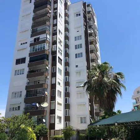 Lara Denize 900 Metre Havuzlu 1+1 Ozel Muthis Lokasyon Ev *