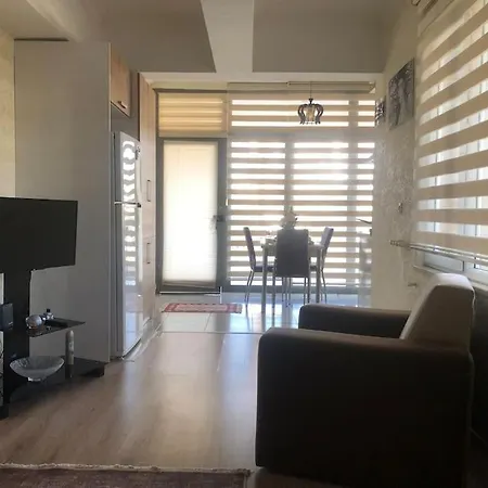 Lara Denize 900 Metre Havuzlu 1+1 Ozel Muthis Lokasyon Ev *