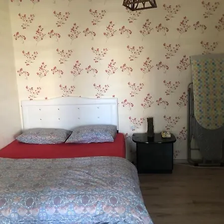 Lara Denize 900 Metre Havuzlu 1+1 Ozel Muthis Lokasyon Ev